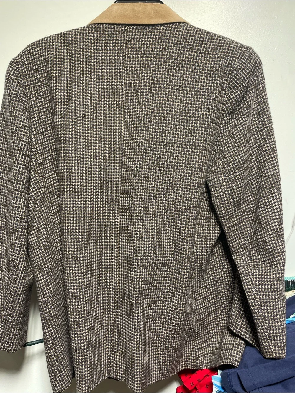 Harve Benard Brown Houndstooth Blazer with Tan Suede Collar